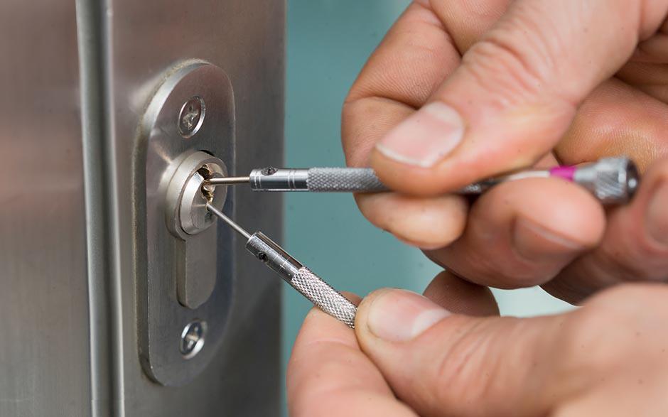 serrurier pour ouverture de porte coincée Chelles