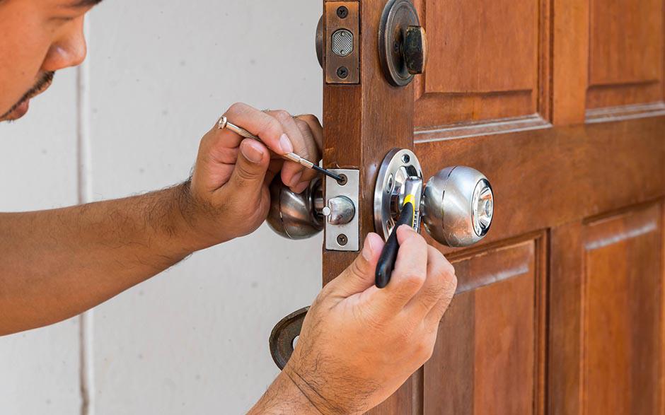 combien coute un serrurier pour ouvrir une porte Paris 9